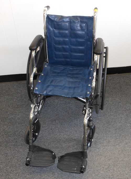 Wheelchair_with_foot_rests_16-18